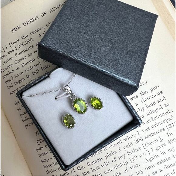 NEW Sterling Silver 925 Green Peridot Oval Necklace & Stud Earring Jewelry Set - Picture 4 of 9